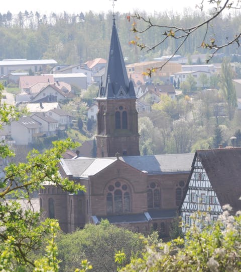 Wahrzeichen - der Turm der Michaelskirche