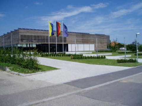 Blick auf die Hagenschießhalle